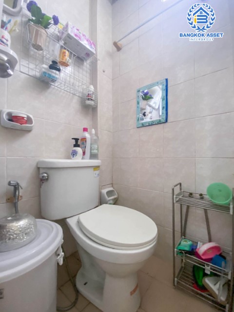 *****อาคารพาณิชย์มือสองย่านกรุงเทพฯ ม. ปิ่นเกล้านำโชค บรมราชชนนี 72 บนเนื้อที่ 18 ตร.ว. ฟังก์ชันจัดเต็ม 4 ห้องนอน 3 ห้องน้ำ อาคารพาณิชย์ทำเลดี ติดถ.บรมราชชนนี เชื่อมต่อถ.กาญจนาภิเษก กิจการส่วนตัวก็ดี โฮมออฟฟิศก็เยี่ยม รีบจองเลย!